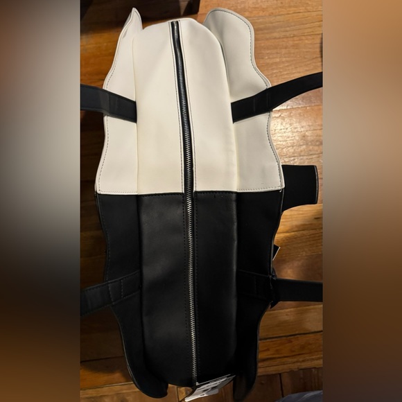 ✨🆕 Dolls Kill Trickz N' Treatz A Grin That Glows Mega Pumpkin Tote Black/White - Picture 6 of 6